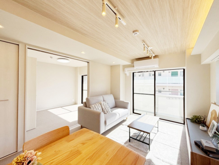 ���r���O�@�傫�ȑ����炽���Ղ�̗z���ƕ����������郊�r���O