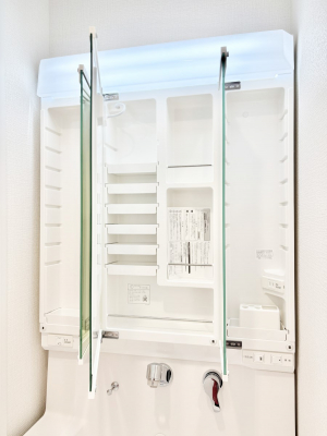 ���̑����ρ@�O�ʋ��̗��ɁA���ϕi��q���p�i�Ȃǂ����[�\�B���ʑ����������ƕۂ��܂��I