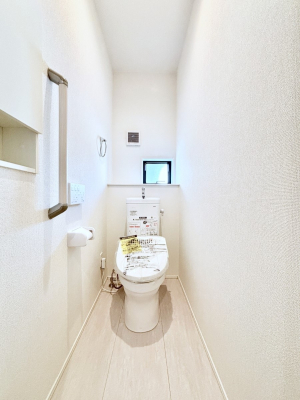 �g�C���@�g�C����1�K��2�K���ꂼ��ɔz�u����Ă��ĂƂĂ��֗��ł��B 