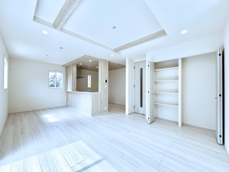 ���r���O�@�������������͋C�̂k�c�j�͉Ƒ��݂�Ȃ̉��K���  