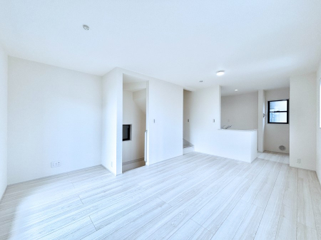 ���̑����ρ@�Ƒ��̏Ί炪���R�Ɛ��܂�Ă���A����ȕ��͋C�̃_�C�j���O�Ɏd�オ���Ă��܂��B