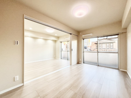 ���̑����ρ@�o���R�j�[���J�������v���X���Ă����m��