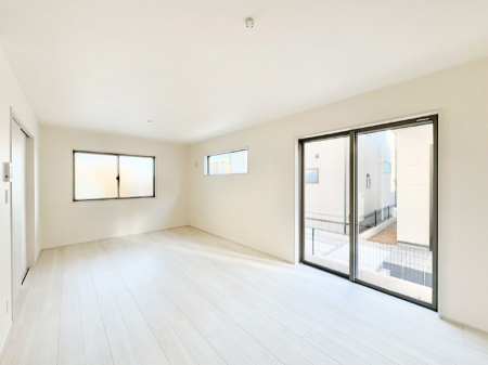 ���r���O�@�傫�ȑ����炽���Ղ�̗z���ƕ����������郊�r���O