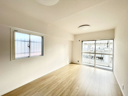 ���r���O�@�傫�ȑ����炽���Ղ�̗z���ƕ����������郊�r���O  