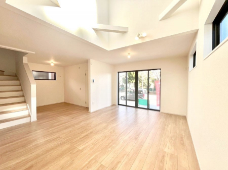 ���r���O�@�Ƒ��c���̎��Ԃ����������Ȃ��났�̃��r���O�_�C�j���O�B   