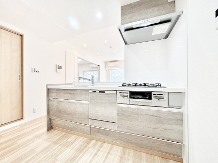 �L�b�`���@���Ƒ��̉�b�e�ޑΖʃL�b�`���B���������̃p�p�}�}�����Ƒ��Ɖ߂������Ԃ����������I