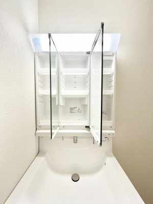 ���̑����ρ@�O�ʋ��̗��ɁA���ϕi��q���p�i�Ȃǂ����[�\�B���ʑ����������ƕۂ��܂��I