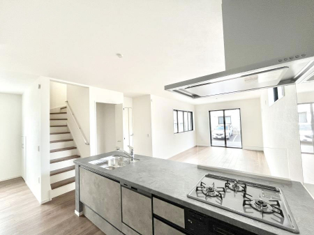 �L�b�`���@���������Ȃ���ł����Ƒ��Ƃ̉�b���y���߂�ΖʃL�b�`��