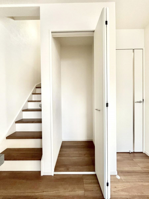 ���̑����ρ@���r���O���[�B�����Ɏ��[������ƕ����W�܂�LDK���X�b�L���Еt�������ł��ˁB  