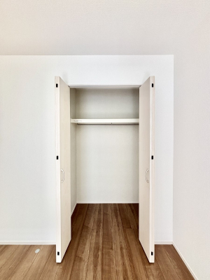 ���[�@�m���̃N���[�[�b�g�B���s��������̂Ō���̈ߗނ�����������܂�܂��B