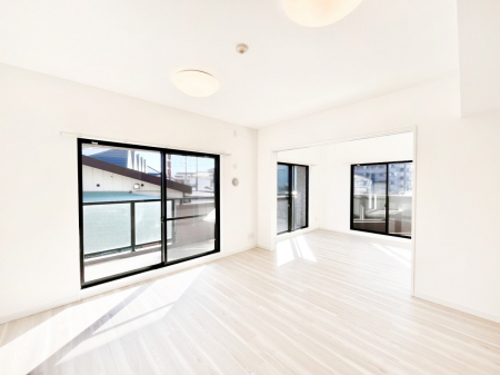 ���r���O�@�傫�ȑ����炽���Ղ�̗z���ƕ����������郊�r���O