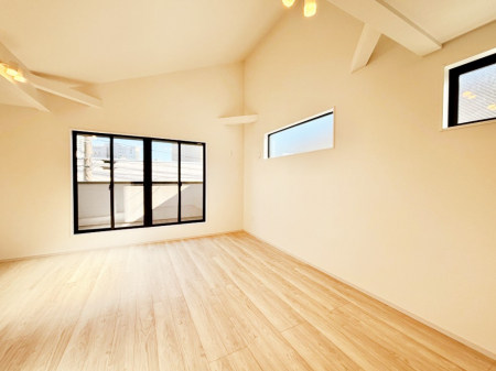 ���̑����ρ@�Ƒ��̏Ί炪���R�Ɛ��܂�Ă���A����ȕ��͋C�̃_�C�j���O�Ɏd�オ���Ă��܂��B