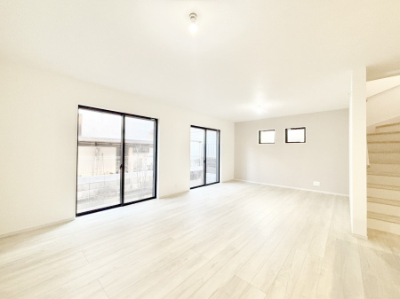 ���̑����ρ@�Ƒ��̏Ί炪���R�Ɛ��܂�Ă���A����ȕ��͋C�̃_�C�j���O�Ɏd�オ���Ă��܂� 