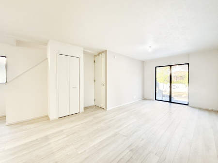 ���̑����ρ@�Ƒ��̏Ί炪���R�Ɛ��܂�Ă���A����ȕ��͋C�̃_�C�j���O�Ɏd�オ���Ă��܂��B