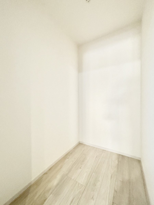 ���[�@�L�b�`���ɂ̓p���g���[�I�H�ނ̃X�g�b�N�͂������A���p�i�̎��[�Ȃǎg�����͂��낢��I