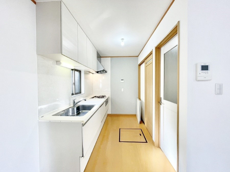 �L�b�`���@�u�₩�ȕ����ʂ蔲����L�b�`���B��������̂Ŗ��邭���C�ɂ��𗧂��܂��B