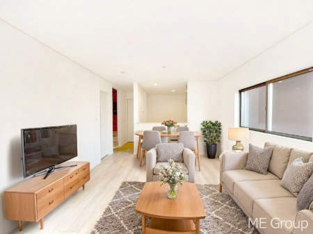 ���r���O�@�Ƒ��̘a�₩�ȉ�b���������Ă������B�J�����̂��郊�r���O�ł��B���Ƌ��CG�ł�  