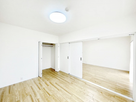 ���̑����ρ@���r���O�ɗאڂ����m���B�����˂��J������ƃ��r���O�ƌq����e���̋�Ԃɕϐg�I�@