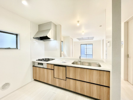 �L�b�`���@���������Ȃ���ł����Ƒ��Ƃ̉�b���y���߂�ΖʃL�b�`��