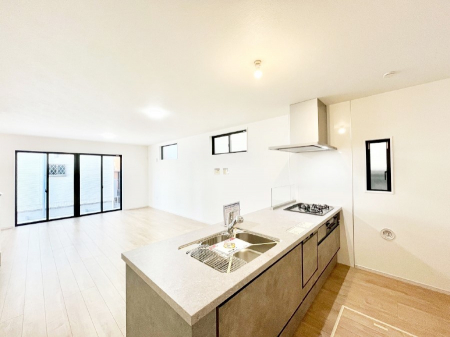 �L�b�`���@���������Ȃ��炲�Ƒ��Ƃ̉�b���y���߂�ΖʃJ�E���^�[�L�b�`��