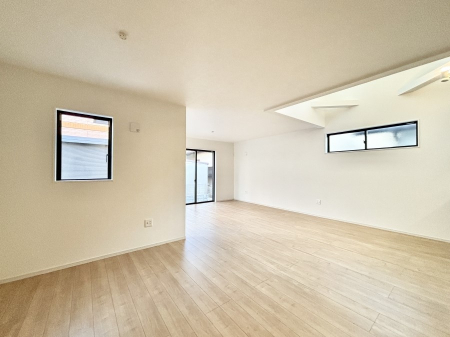 ���̑����ρ@�Ƒ��̏Ί炪���R�Ɛ��܂�Ă���A����ȕ��͋C�̃_�C�j���O�Ɏd�オ���Ă��܂��B