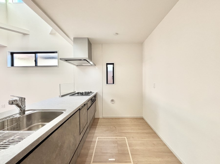 �L�b�`���@�u�₩�ȕ����ʂ蔲����L�b�`���B��������̂Ŗ��邭���C�ɂ��𗧂��܂��B