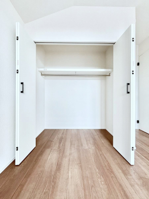 ���[�@�m���̃N���[�[�b�g�B���s��������̂Ō���̈ߗނ�����������܂�܂��B