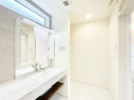 ���̑��@�������̂�����K��Ԃł��B�����̐g�x�x���C�����ǂ����g�������܂��B 