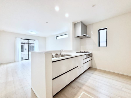 �L�b�`���@���r���O�ŗV�Ԃ��q�l�������Ȃ��炨�������ł���ΖʃL�b�`���B  