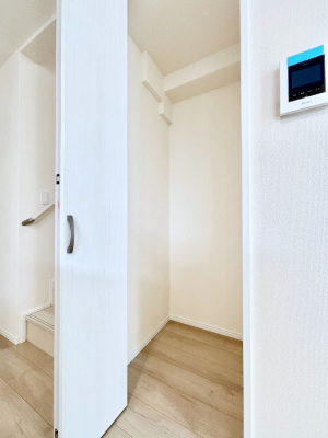 ���̑����ρ@���r���O���[�B�����Ɏ��[������ƕ����W�܂�LDK���X�b�L���Еt�������ł��ˁB  