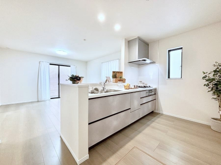 �L�b�`���@�J�E���^�[�z���ɂ��b�������Ȃ��疈���̂������������Ɗy����