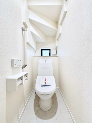 �g�C���@�g�C����1�K��2�K���ꂼ��ɔz�u����Ă��ĂƂĂ��֗��ł��B 