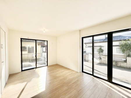 ���r���O�@�傫�ȑ����炽���Ղ�̗z���ƕ����������郊�r���O