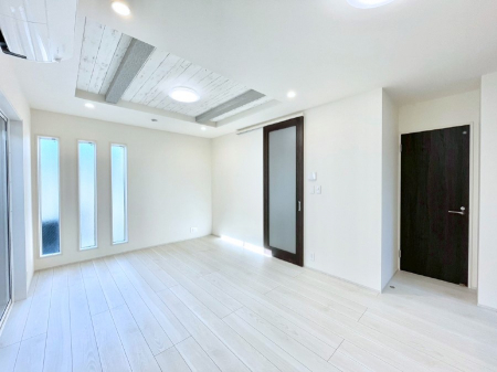 ���̑����ρ@�Ƒ��̏Ί炪���R�Ɛ��܂�Ă���A����ȕ��͋C�̃_�C�j���O�Ɏd�オ���Ă��܂��B