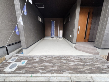 �@��؂Ȃ��Ԃ��J���������Ă����r���g�C���Ԍ�  