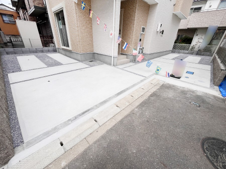 @2\I}Ȃql̒ԂɁB܂AƑ̎]ԃXy[XƂĂ劈B