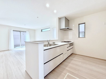 �L�b�`���@���������Ȃ���ł����Ƒ��Ƃ̉�b���y���߂�ΖʃL�b�`��