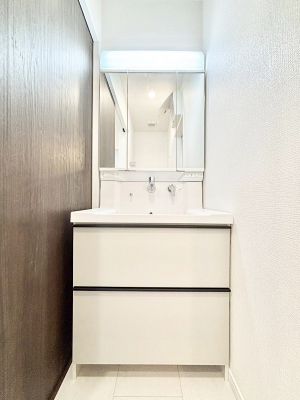 ���ʑ�E���ʏ��@�O�ʋ��̗��ɁA���ϕi��q���p�i�Ȃǂ����[�\�B���ʑ����������ƕۂ��܂��I 