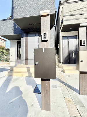 ���̑��@�\�D�E�C���^�[�z���E�|�X�g���ЂƂɏW��B�G���g�����X�ɂȂ��ރV���v���f�U�C���B