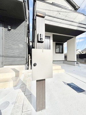 ���̑��@�\�D�E�C���^�[�z���E�|�X�g���ЂƂɏW��B�G���g�����X�ɂȂ��ރV���v���f�U�C���B