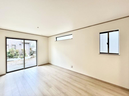 ���̑����ρ@�Ƒ��̏Ί炪���R�Ɛ��܂�Ă���A����ȕ��͋C�̃_�C�j���O�Ɏd�オ���Ă��܂��B