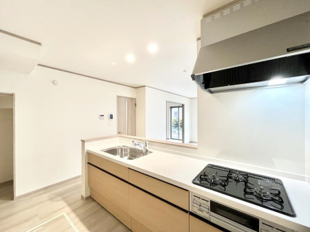 �L�b�`���@���������Ȃ���ł����Ƒ��Ƃ̉�b���y���߂�ΖʃL�b�`��