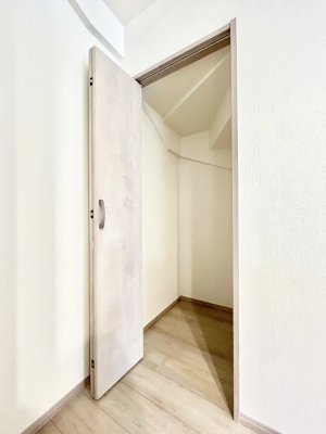 ���̑����ρ@���p�i�̃X�g�b�N�␅�Ȃǂ̔��~�Ɏg����K�i�����[�B