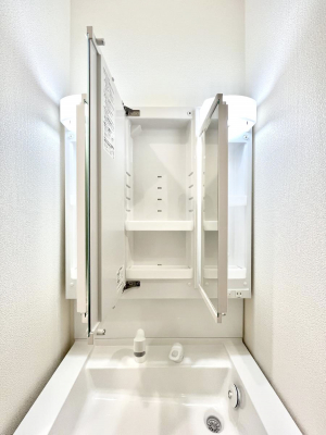 ���̑����ρ@�O�ʋ��̗��ɁA���ϕi��q���p�i�Ȃǂ����[�\�B���ʑ����������ƕۂ��܂��I