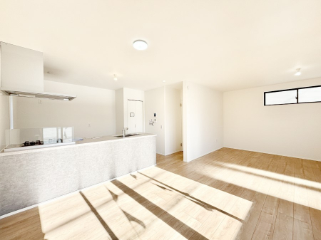 ���r���O�@���邢�z���������A�����̕��͋C�ɖ�������郊�r���O�E�_�C�j���O�B 