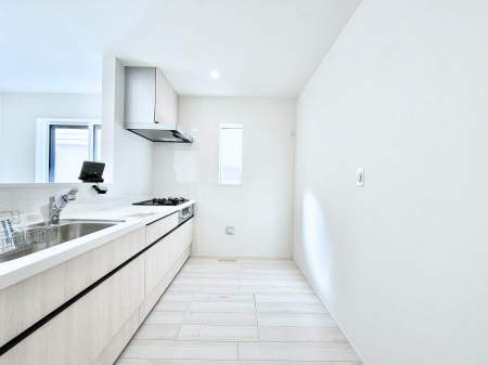 �L�b�`���@�u�₩�ȕ����ʂ蔲����L�b�`���B��������̂Ŗ��邭���C�ɂ��𗧂��܂��B