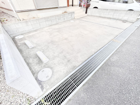 �@�ڂ̑O�����ԏꂾ�ƉJ�̓�����ʂɂ������������������֗��ł���