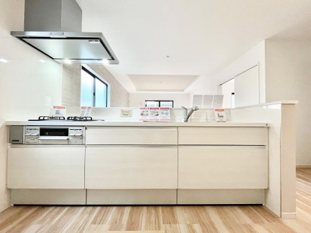 �L�b�`���@���r���O�����n����l�C�̃J�E���^�[�L�b�`���B �Ƒ��������Ȃ���Ǝ������邱�Ƃ��ł��܂��B