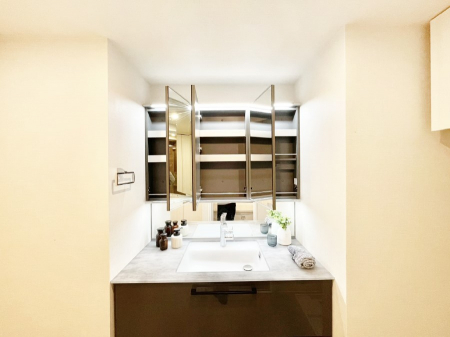 ���̑����ρ@�O�ʋ��̗��ɁA���ϕi��q���p�i�Ȃǂ����[�\�B���ʑ����������ƕۂ��܂��I