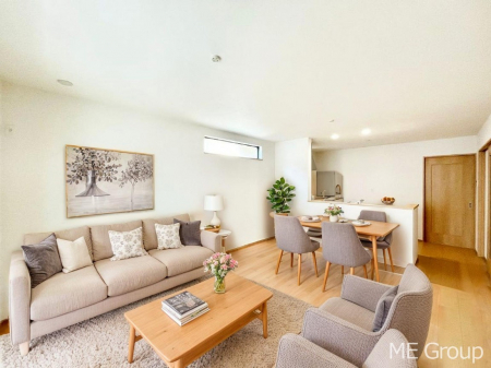 ���r���O�@�������������͋C�̂k�c�j�͉Ƒ��݂�Ȃ̉��K��ԁ��Ƌ��CG�ł�